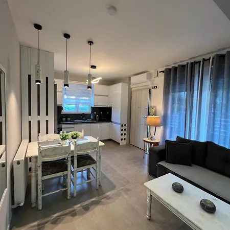 F & B Summer Collection - Kassandra - Appartement